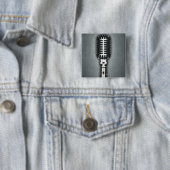 Badge Carré 5 Cm Un microphone classique (En situation)