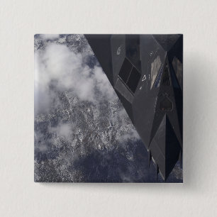 Badge Carré 5 Cm Un Nighthawk de F-117A vole haut au-dessus du