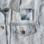 Badge Carré 5 Cm Un nuage géant tournoie au-dessus de la mer (En situation)