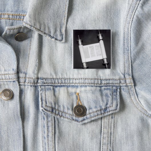 Badge Carré 5 Cm Un rouleau hébreu (En situation)