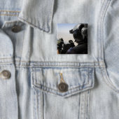 Badge Carré 5 Cm Un soldat assure la sécurité (En situation)