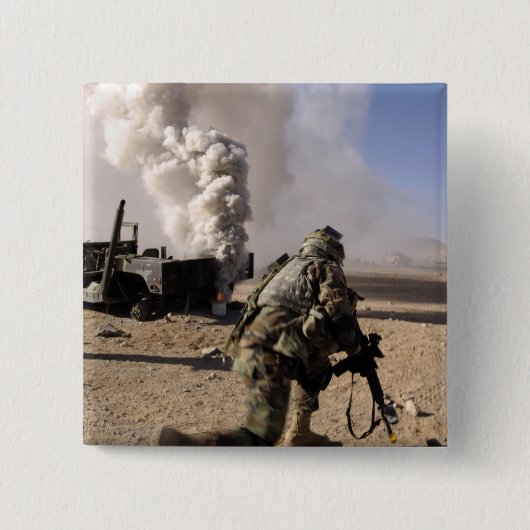Badge Carré 5 Cm Un soldat réagit à une explosion contrôlée (Devant)