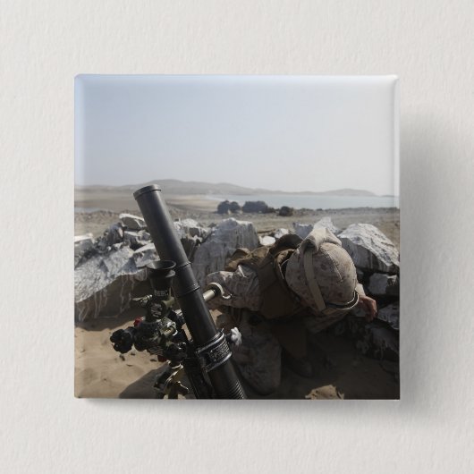 Badge Carré 5 Cm Un US Marine tire un mortier à Salinas, Pérou (Devant)