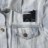 Badge Carré 5 Cm Un véhicule blindé léger tire (En situation)