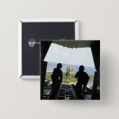 Badge Carré 5 Cm Une boîte de biens humanitaires (Devant & derrière)