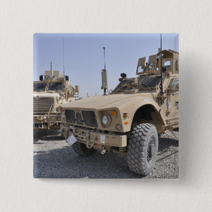 Badge Carré 5 Cm Une embuscade résistante de mine de M-ATV a