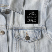 Badge Carré 5 Cm Une Femme Qui A Dit Un Jour : (En situation)