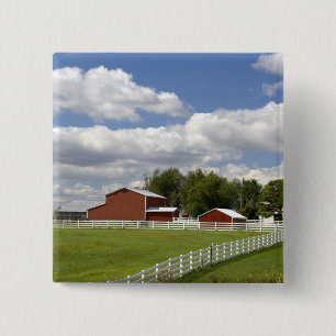 Badge Carré 5 Cm Une grange rouge et une ferme à Pamona, Kansas.