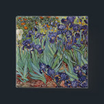 Badge Carré 5 Cm Van Gogh Irises Peinture impressionniste<br><div class="desc">Vincent Van Gogh Irises à Saint Remy - Irises de Vincent Van Gogh est une magnifique peinture impressionniste réalisée par l'un des maîtres impressionnistes de tous les temps. Le jardin de l'iris tourbillonne de couleur et d'émotion, les iris violets jaillissant de leurs tiges et feuilles bleus et verts. Il y...</div>