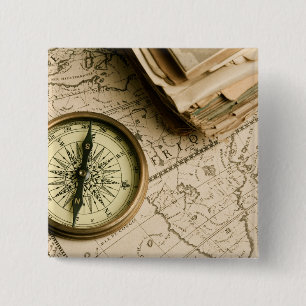 Badge Carré 5 Cm Vieille boussole au-dessus de carte antique
