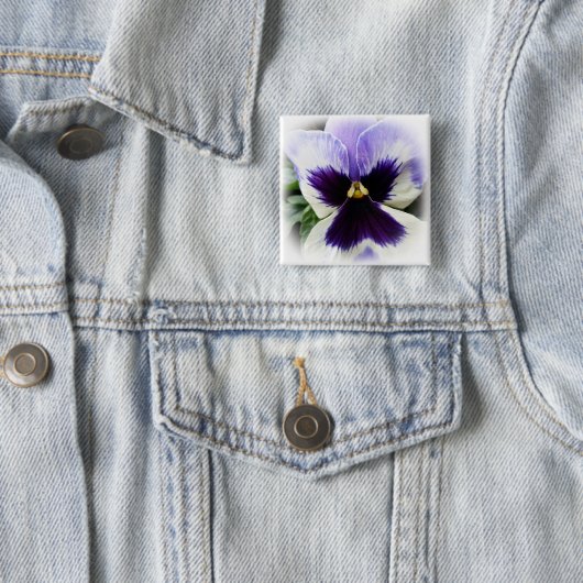 Badge Carré 5 Cm violet profond sur blanc (En situation)