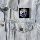 Badge Carré 5 Cm Vue de la Terre depuis l'espace (En situation)