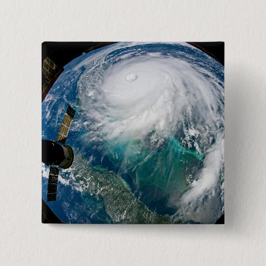 Badge Carré 5 Cm Vue De L'Ouragan Dorian. (Devant)