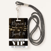 Badge Chaîne Rustique en bois Lumières Sweet 16 VIP Pass (Derrière avec lanière)