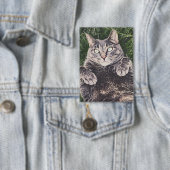 Badge Chat allongé dans l'herbe (Insitu)