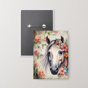 Badge Cheval blanc dans les fleurs.