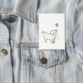 Badge Chiot Blanc Sentant une Fleur Rose (Insitu)