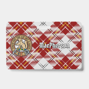 Badge Clan MacPherson Crest sur la robe rouge Tartan