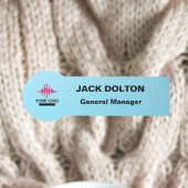 Badge de nom de l'employé en argent avec logo et t