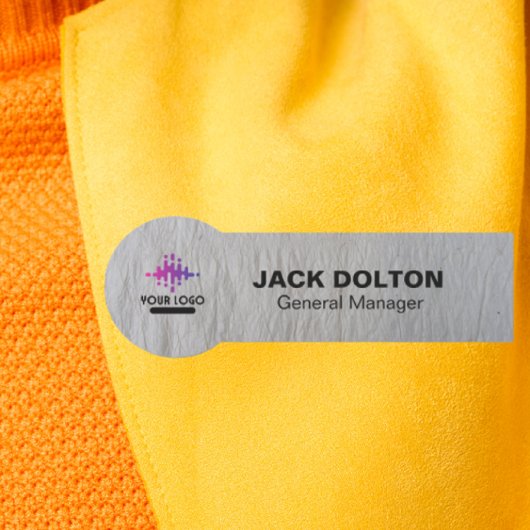 Badge de nom de l'employé en argent avec logo pers