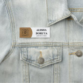 Badge de nom de logo en bois marron (En situation)
