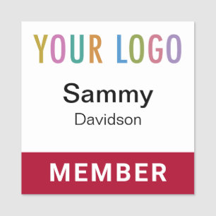 Badge de nom de membre de club avec logo carré rou