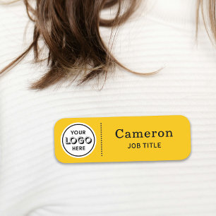 Badge de salarié jaune avec logo d'entreprise mode