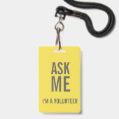Badge Demande-moi Jaune Gris Je suis un bénévole (Arrière avec lanière)