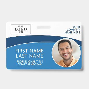 Badge d'employé moderne avec photo, logo et code-b