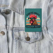 Badge Devinez quoi Cul de Poulet Drôle Rétro Coq (Insitu)