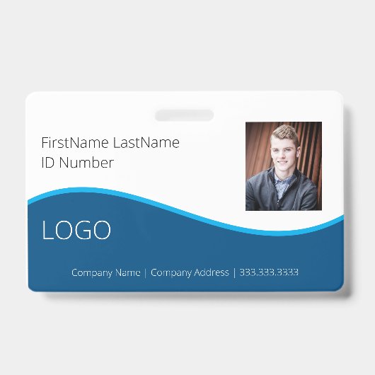 Badge d'ID professionnel de l'employé avec code ba (Avant)