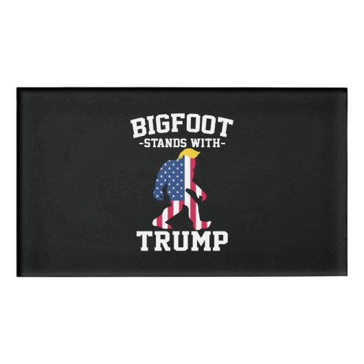 Badge D'identification Bigfoot Se Déplace Avec Les Élections Trump De 202 (Devant)