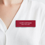 Badge D'identification Burgundy Red Basic Simple Minimaliste Titre modern<br><div class="desc">Vous cherchez un nom magnétique moderne et élégant et une étiquette de titre qui se démarque du reste? Ne cherchez pas plus loin que notre étiquette de nom personnalisé rouge bordeaux. Avec son design épuré et simple, ce tag est parfait pour ceux qui veulent un look professionnel sans être trop...</div>