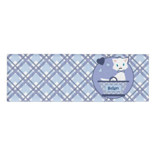 Badge D'identification Chaton blanc mignon de garçon dans le panier avec