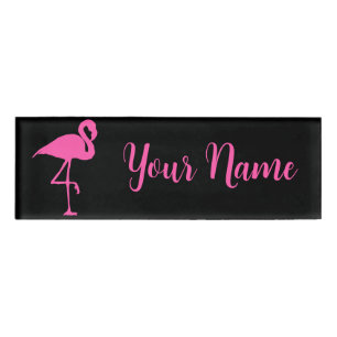Badge D'identification Flamant Rose Debout Avec Élégance