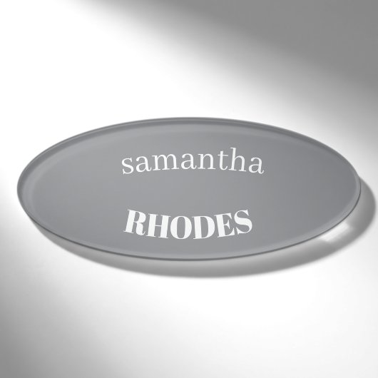 Badge D'identification Gris monogramme minimaliste personnalisé (Devant)