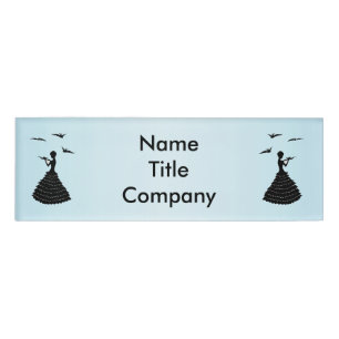 Badge D'identification Lettre dame avec amour en silhouette noire Doses