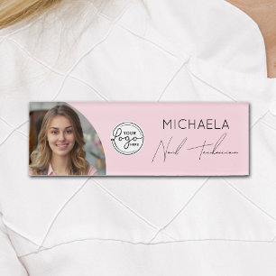 Badge D'identification Logo de script rose poudré Photo Technicien en ong