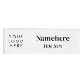 Badge D'identification Logo Moderne Simple Clean Blanc Chic Magnet Titre (Devant)