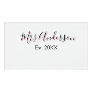 Badge D'identification Mme ajouter nom nom de famille noir rose est année