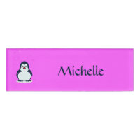 Nom personnalisé pingouin mignon sur rose