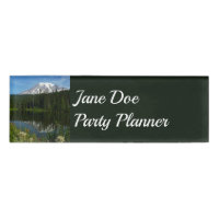 Reflet du lac du mont Rainier avec des fleurs sauv