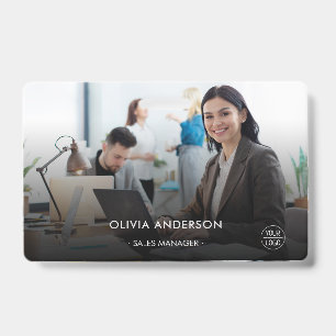 Badge d'identité de salarié avec grande photo somb
