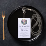 Badge Disco fête lavande violet invitation anniversaire<br><div class="desc">Une invitation à la fête féminine et féminine 21e (ou tout âge). Arrière - plan lavande,  violet. Décoré d'une boule de disco colorée. Texte : Faisons la fête ! Personnalisez et ajoutez un nom et des détails du parti. Dos : pas de design ni de couleur (moins cher)</div>