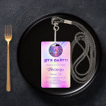 Badge Disco fête rose holographique Sweet 16 invitation<br><div class="desc">Une invitation à la fête de 16 ans, 16 ans. Un arrière - plan de couleur holographique en violet, rose, jaune, bleu. Décoré d'une boule de disco colorée. Texte : Faisons la fête ! Personnalisez et ajoutez un nom et des détails du parti. Le nom est écrit avec un script...</div>