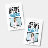 Badge Drôle typographie d'infirmière fille bleue moderne (Avant & arrière)