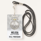 Badge Élégante boule de Noël en argent sur les lumières  (Derrière avec lanière)