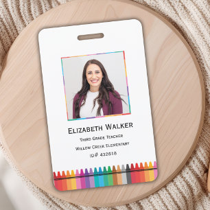 Badge Employé de l'école aux crayons arc-en-ciel