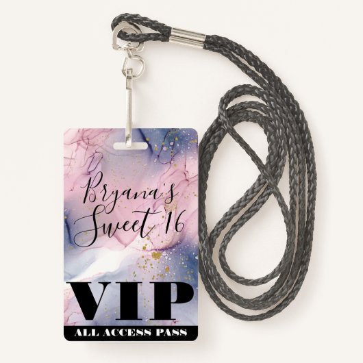 Badge Ethereal Périwinkle rose Or encre Imaginaire VIP (Devant avec lanière)