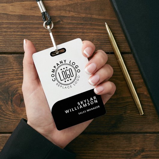 Badge Étiquette de personnel avec nom de l'employé et lo